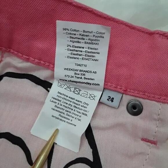 NWT Cheap Monday High-Rise Shorts Size 24 Second Skin Denim Strawberry Pink - Picture 9 of 10